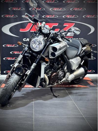 YAMAHA V-MAX 1700
