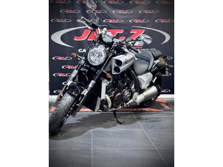 YAMAHA V-MAX 1700