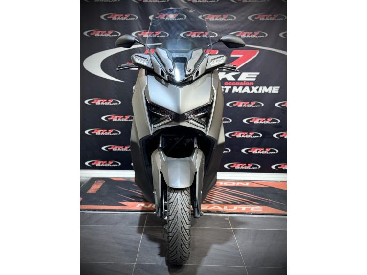YAMAHA XMAX 125